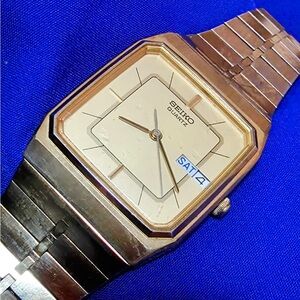 Seiko Vintage Tank Men's Watch Day Date Gold Tone
New battery working